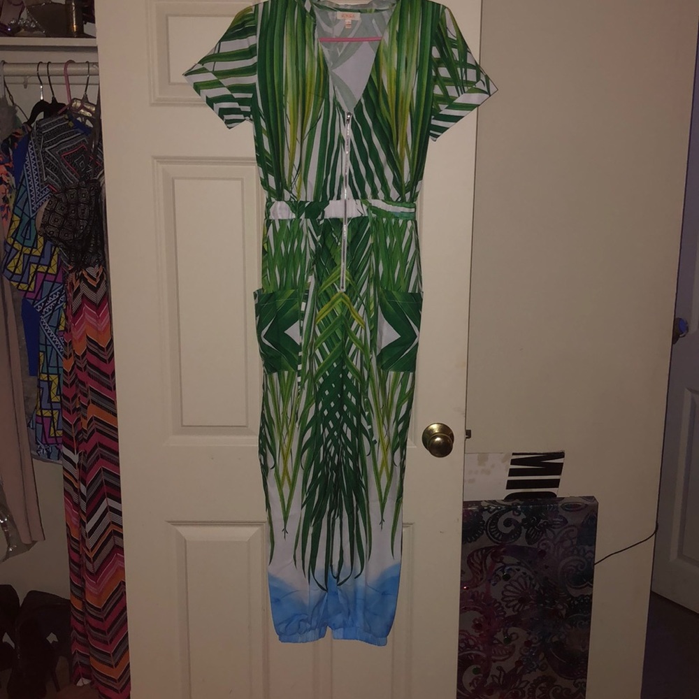 beautiful tropical style one piece jumper!!